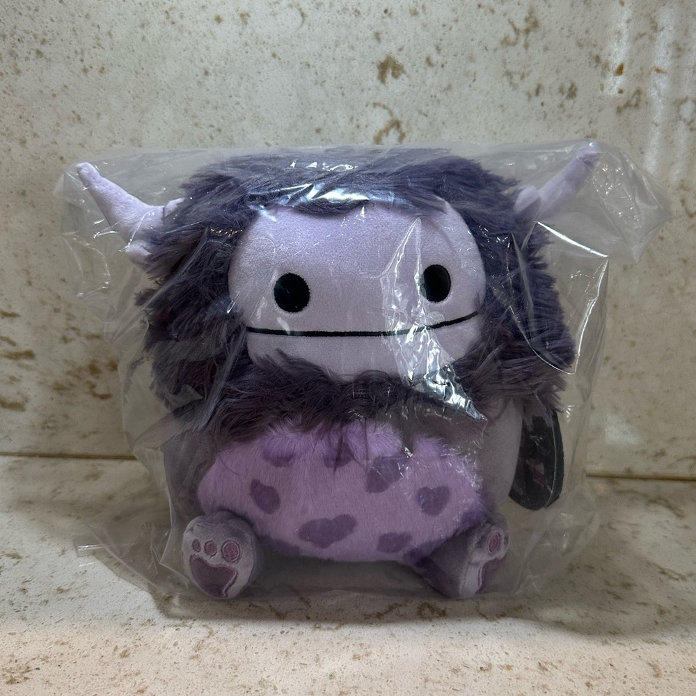 Sheba the Bigfoot Cow 8” Select Series Squishmallow *BNWT/SEALED*